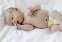Delay in Cutting Umbilical Cord May Benefit Newborns