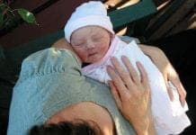 Here’s Why More Moms Cradle Babies on the Left Side