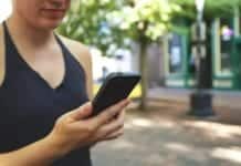 Using Your Phone Is Actually Disrupting Your Workout